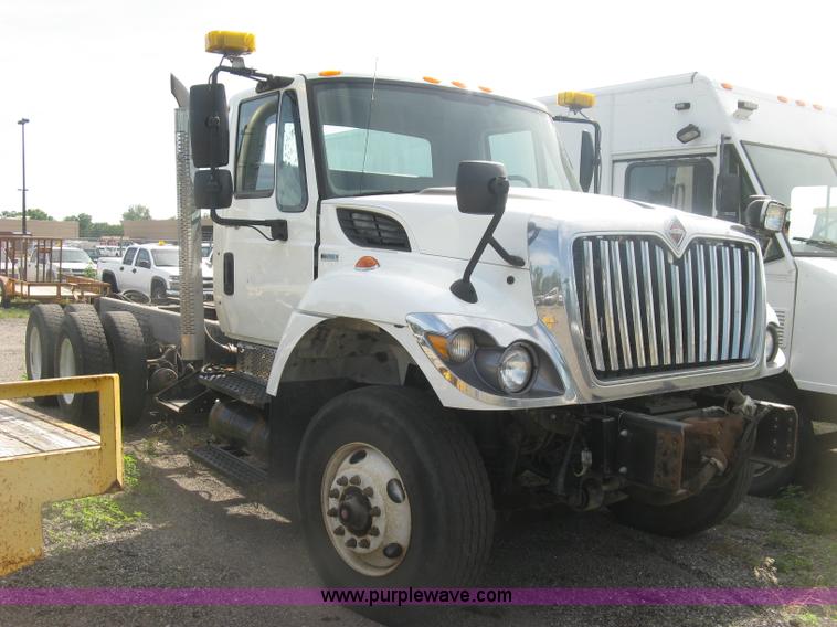image for item K8525 2010 International WorkStar 7500 cab and chassis