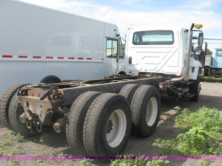 image for item K8525 2010 International WorkStar 7500 cab and chassis