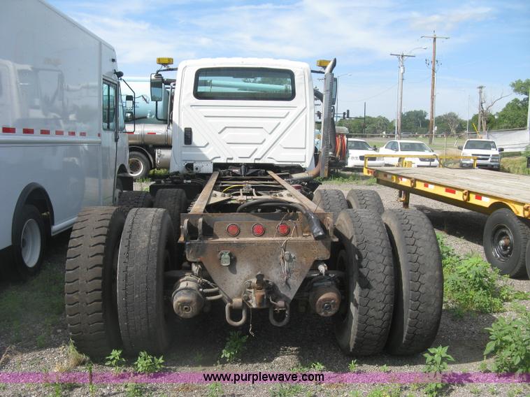 image for item K8525 2010 International WorkStar 7500 cab and chassis