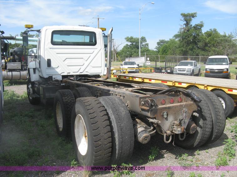 image for item K8525 2010 International WorkStar 7500 cab and chassis