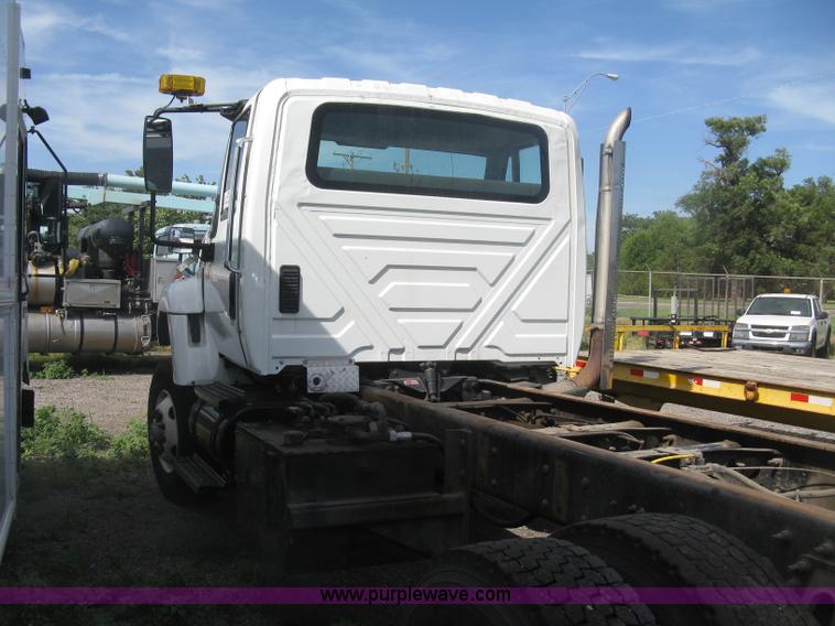 image for item K8525 2010 International WorkStar 7500 cab and chassis