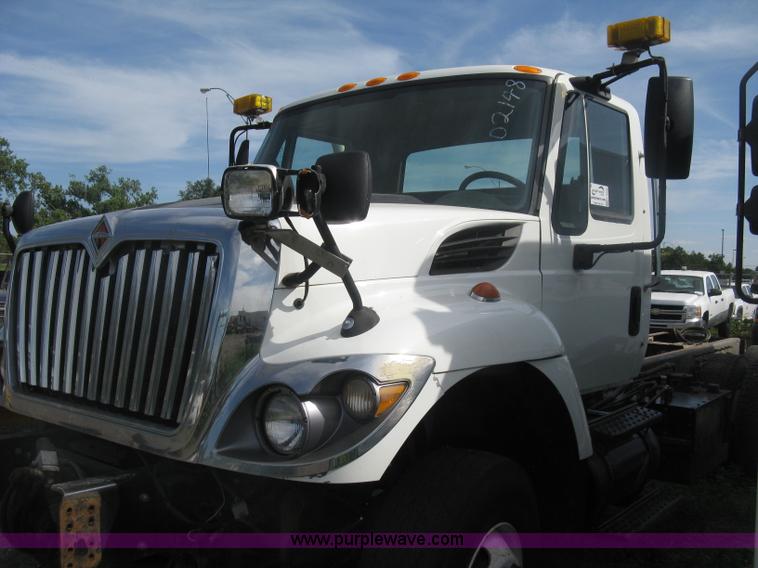 image for item K8525 2010 International WorkStar 7500 cab and chassis