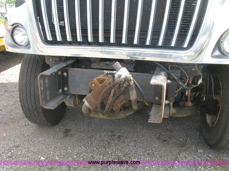 image for item K8525 2010 International WorkStar 7500 cab and chassis