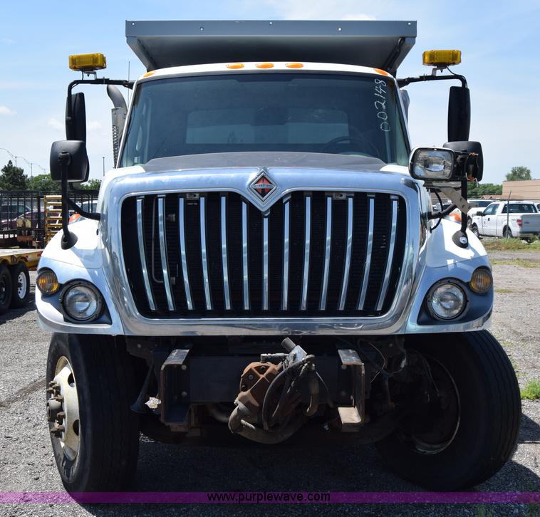 image for item K8525 2010 International WorkStar 7500 cab and chassis