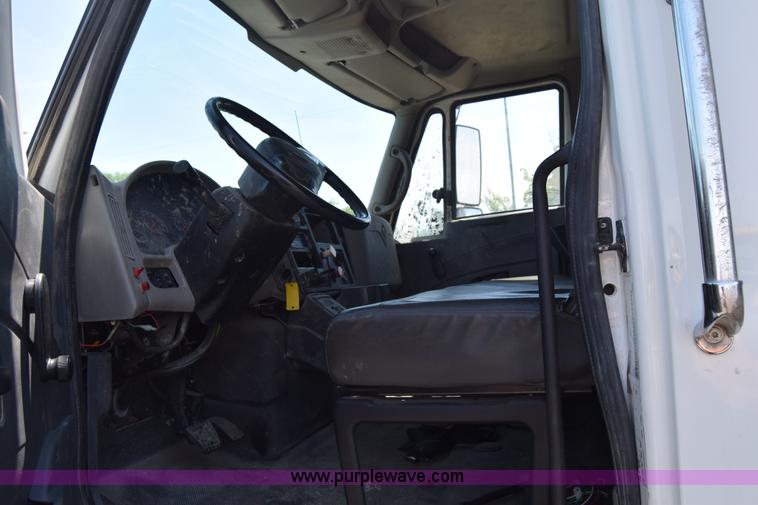 image for item K8525 2010 International WorkStar 7500 cab and chassis