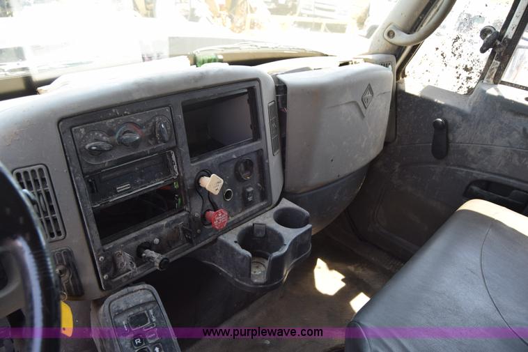 image for item K8525 2010 International WorkStar 7500 cab and chassis