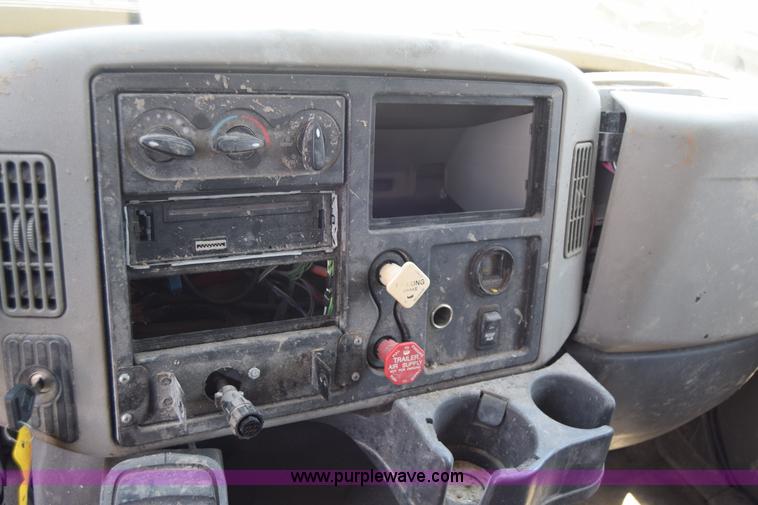 image for item K8525 2010 International WorkStar 7500 cab and chassis