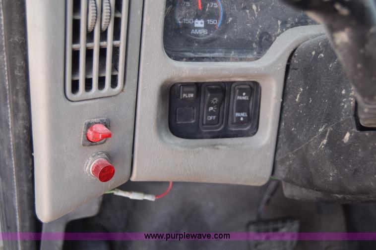 image for item K8525 2010 International WorkStar 7500 cab and chassis