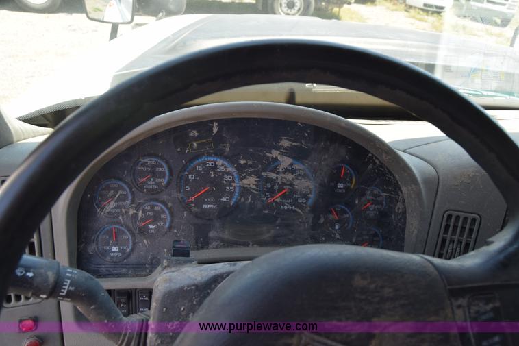 image for item K8525 2010 International WorkStar 7500 cab and chassis