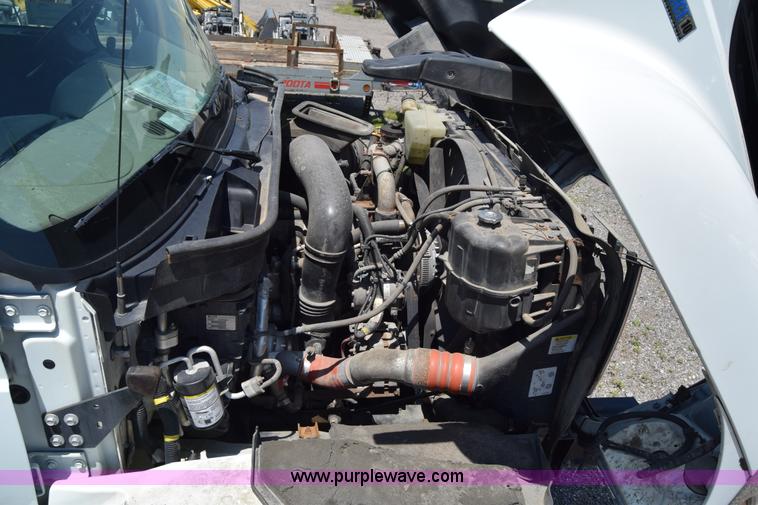 image for item K8525 2010 International WorkStar 7500 cab and chassis