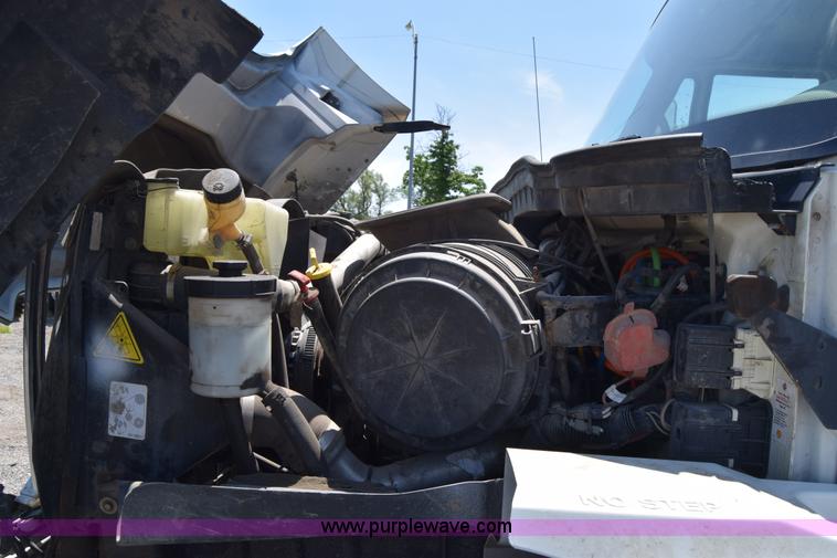 image for item K8525 2010 International WorkStar 7500 cab and chassis