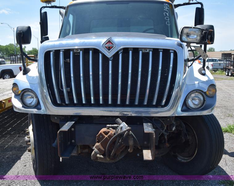 image for item K8525 2010 International WorkStar 7500 cab and chassis