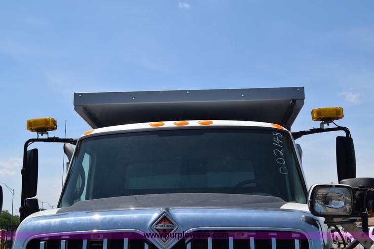 image for item K8525 2010 International WorkStar 7500 cab and chassis