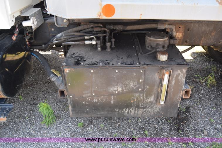 image for item K8525 2010 International WorkStar 7500 cab and chassis