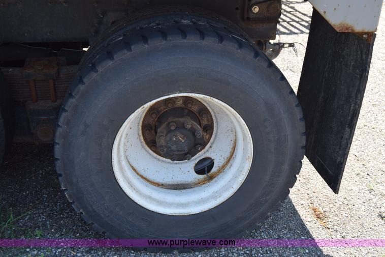 image for item K8525 2010 International WorkStar 7500 cab and chassis