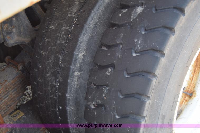 image for item K8525 2010 International WorkStar 7500 cab and chassis