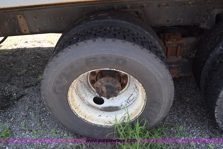 image for item K8525 2010 International WorkStar 7500 cab and chassis