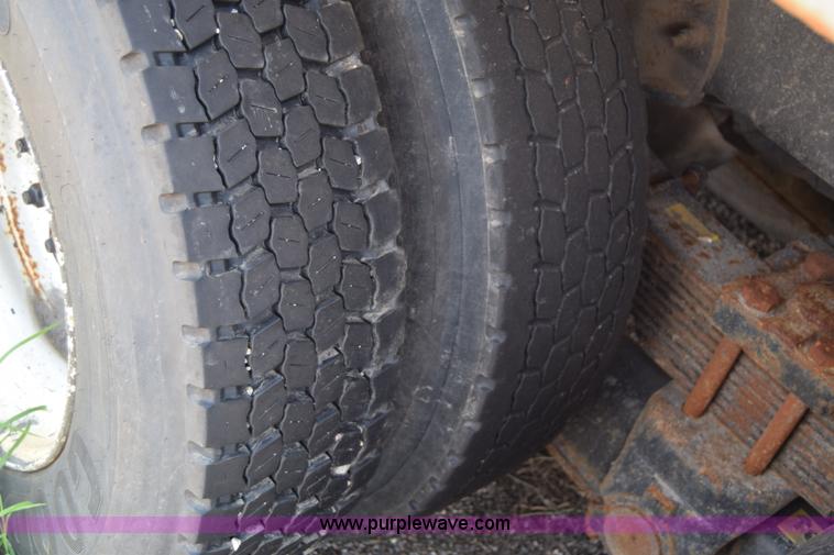 image for item K8525 2010 International WorkStar 7500 cab and chassis