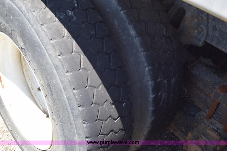 image for item K8525 2010 International WorkStar 7500 cab and chassis