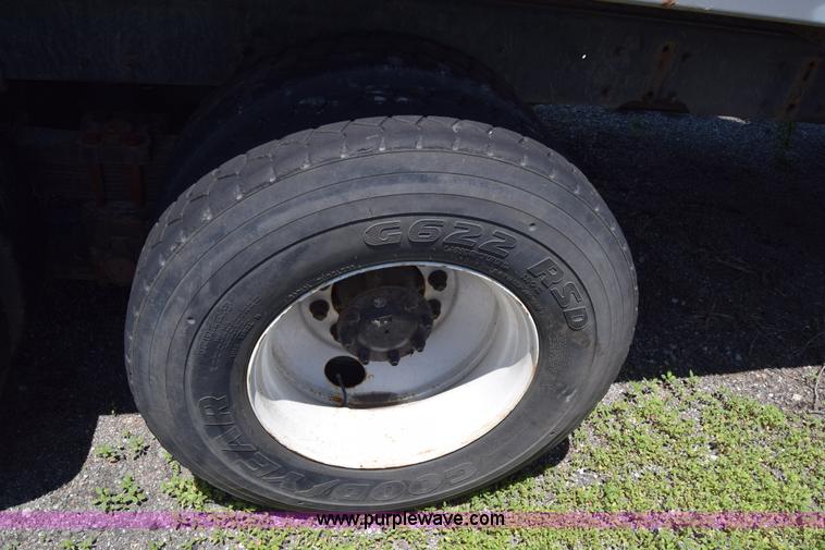 image for item K8525 2010 International WorkStar 7500 cab and chassis