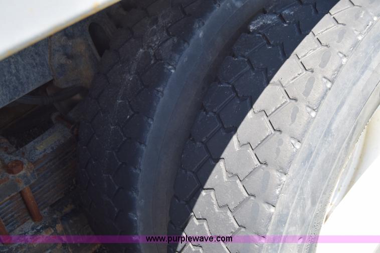 image for item K8525 2010 International WorkStar 7500 cab and chassis