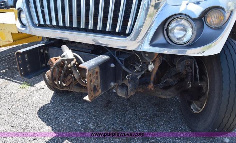 image for item K8525 2010 International WorkStar 7500 cab and chassis