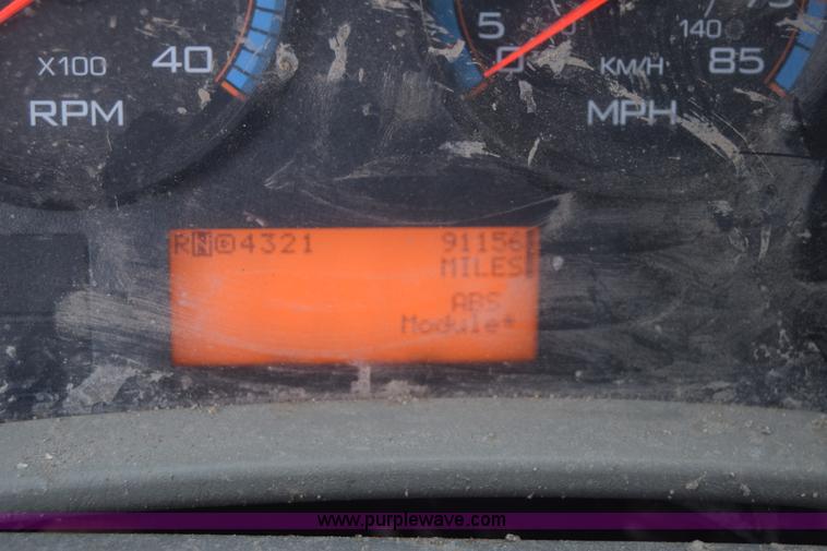 image for item K8525 2010 International WorkStar 7500 cab and chassis