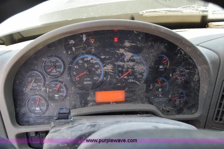 image for item K8525 2010 International WorkStar 7500 cab and chassis