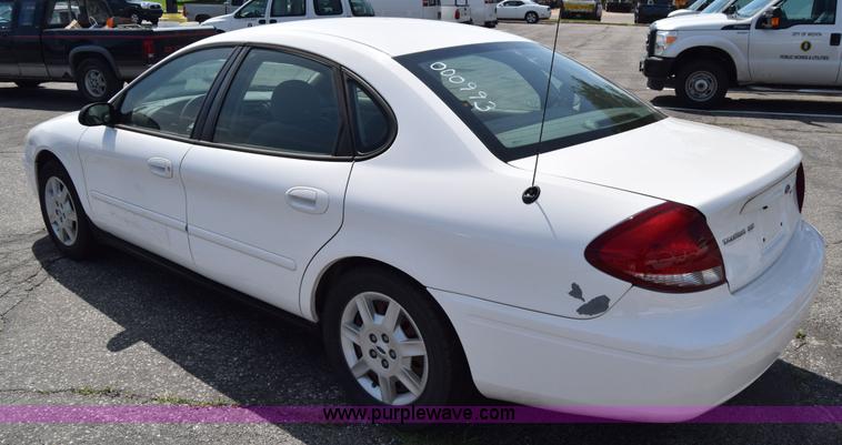 image for item K8541 2006 Ford Taurus SE