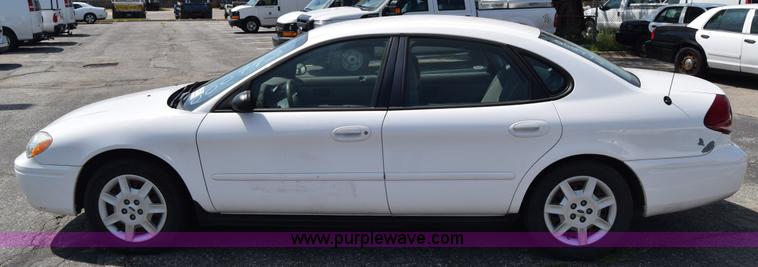 image for item K8541 2006 Ford Taurus SE