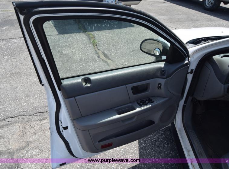 image for item K8541 2006 Ford Taurus SE