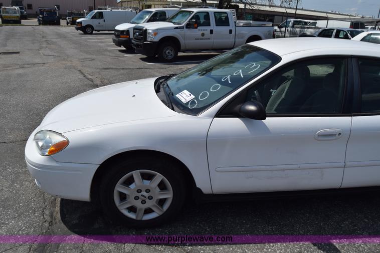 image for item K8541 2006 Ford Taurus SE