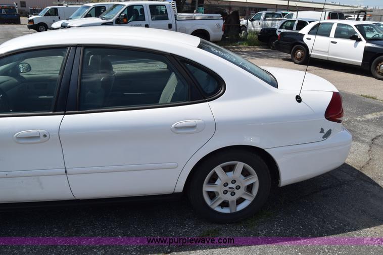 image for item K8541 2006 Ford Taurus SE