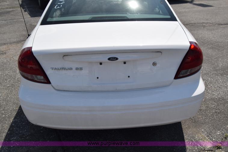 image for item K8541 2006 Ford Taurus SE