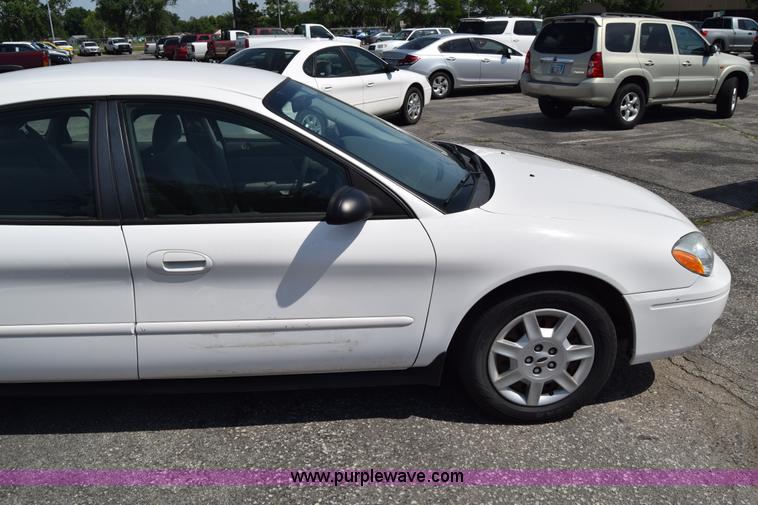 image for item K8541 2006 Ford Taurus SE