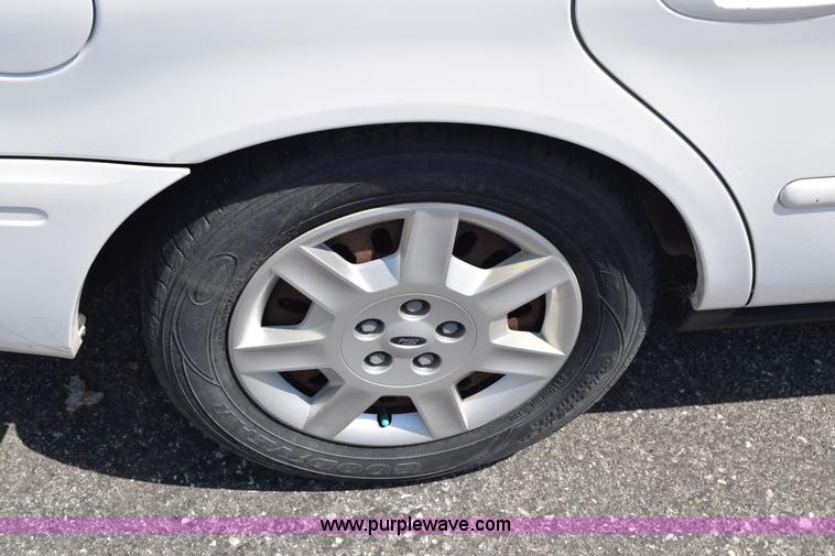 image for item K8541 2006 Ford Taurus SE