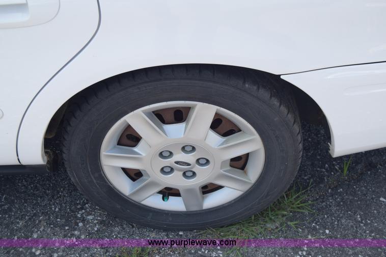 image for item K8541 2006 Ford Taurus SE