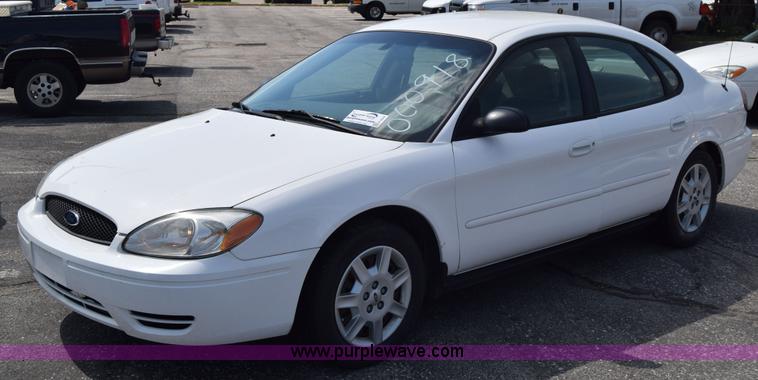 image for item K8542 2006 Ford Taurus SE