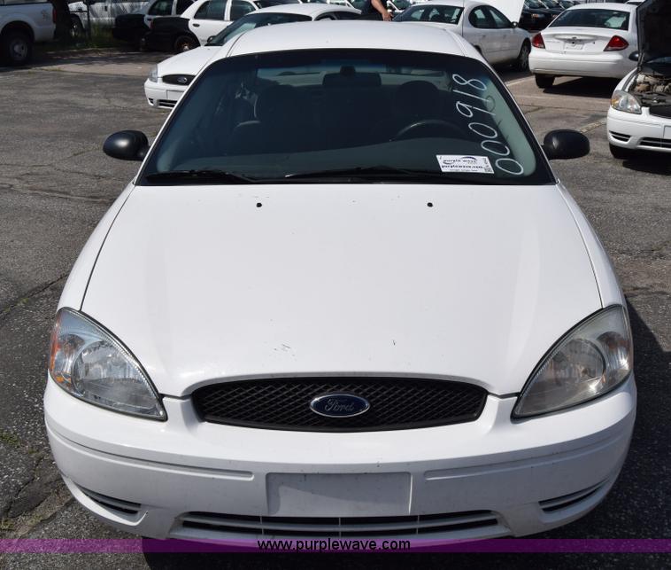 image for item K8542 2006 Ford Taurus SE