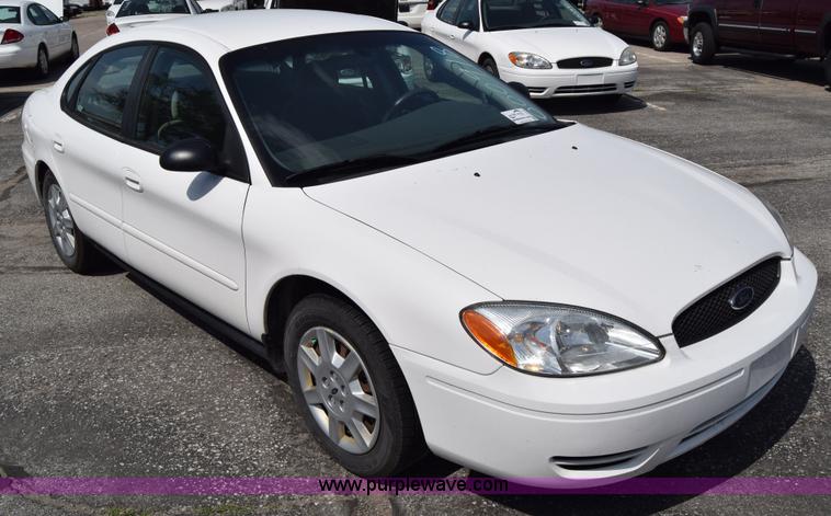 image for item K8542 2006 Ford Taurus SE