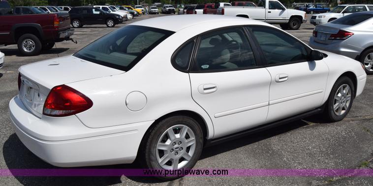 image for item K8542 2006 Ford Taurus SE