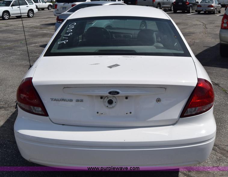 image for item K8542 2006 Ford Taurus SE