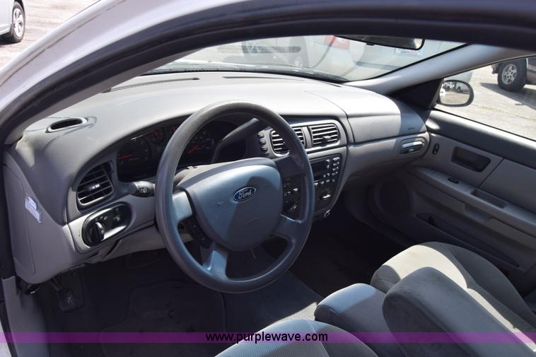 image for item K8542 2006 Ford Taurus SE