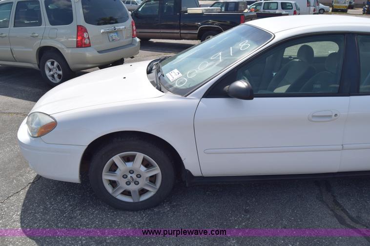 image for item K8542 2006 Ford Taurus SE