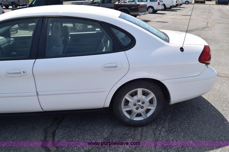image for item K8542 2006 Ford Taurus SE