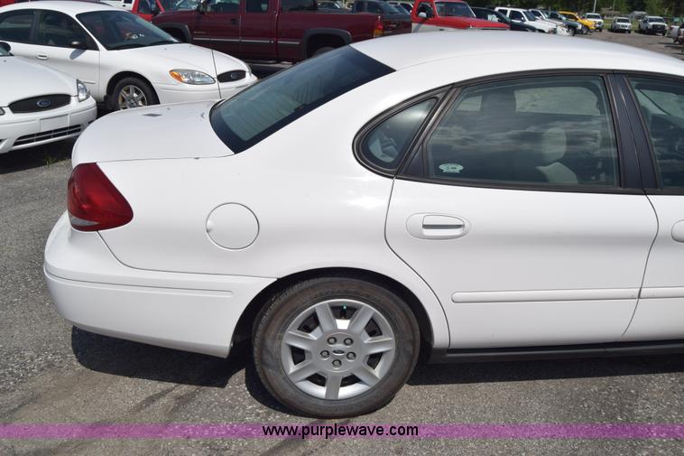 image for item K8542 2006 Ford Taurus SE