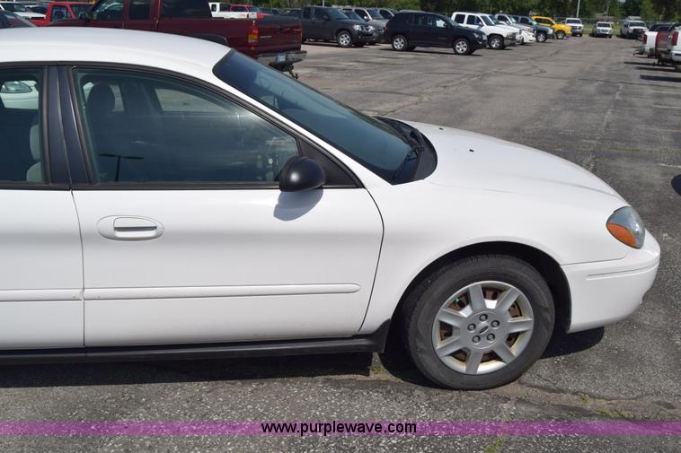image for item K8542 2006 Ford Taurus SE