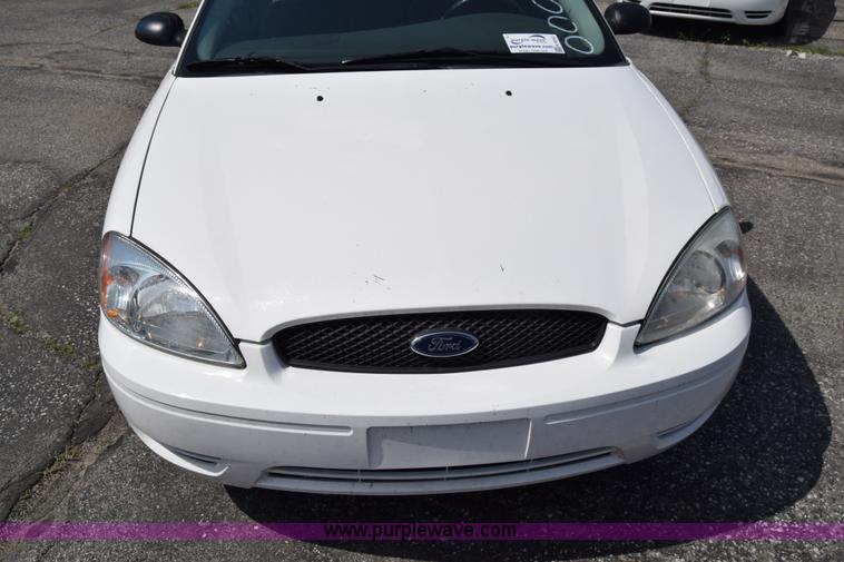 image for item K8542 2006 Ford Taurus SE