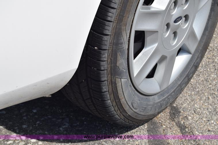 image for item K8542 2006 Ford Taurus SE