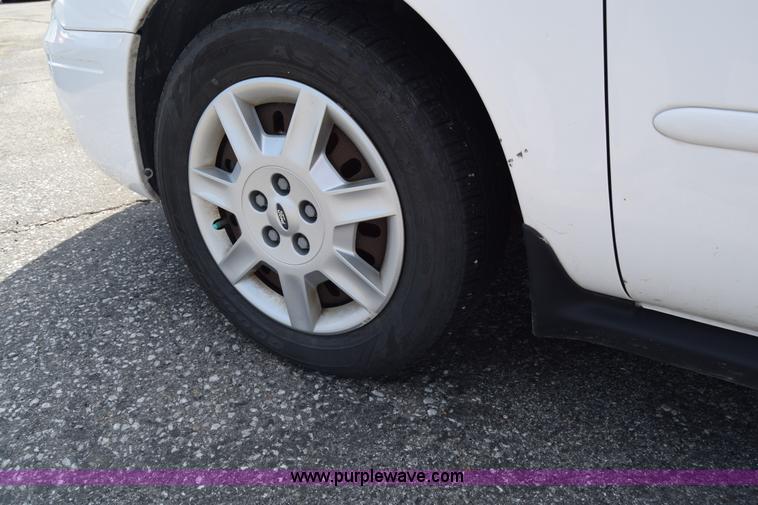 image for item K8542 2006 Ford Taurus SE